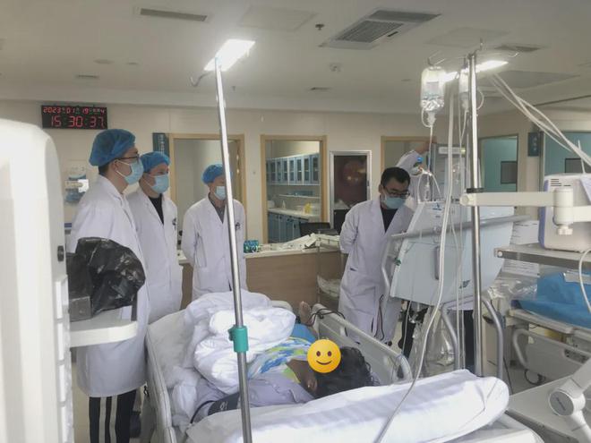 泛亚电竞网址生命线上的坚强守护者郑州大学附属脑病医院急诊医学科(图2)