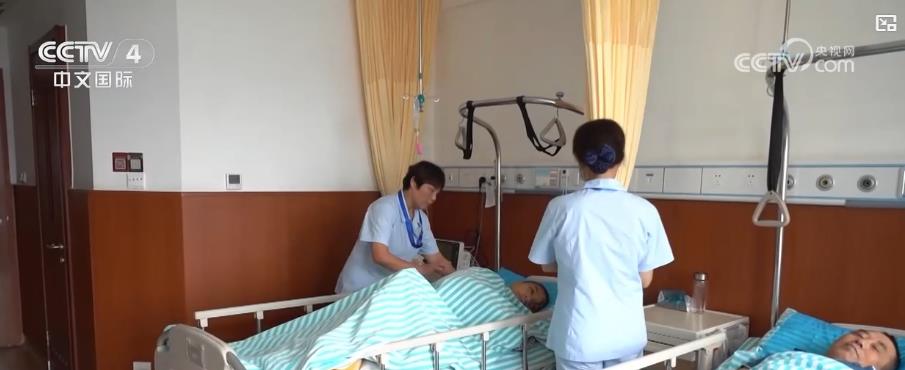 泛亚电竞平台居家医疗免陪照护……“适老化”医疗服务再升级 让老年人“医”路畅通(图4)