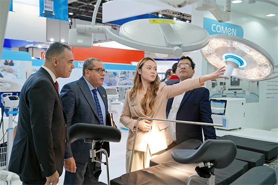 泛亚电竞注册Arab Health 2025 科曼医疗在中东 写下“中国福”(图5)