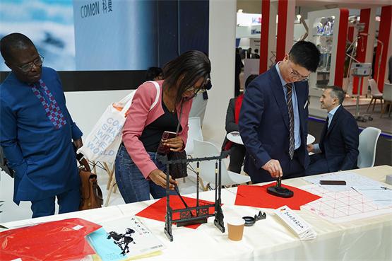 泛亚电竞注册Arab Health 2025 科曼医疗在中东 写下“中国福”(图11)