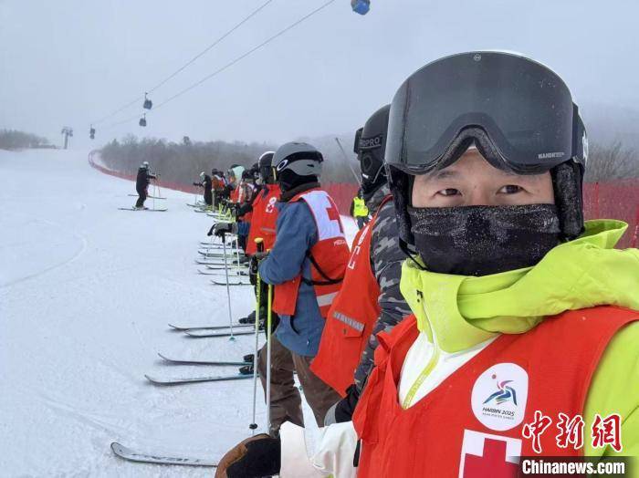 亚冬会赛场上的滑雪医生：以速度守护速度泛亚电竞平台