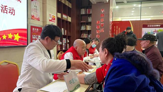 安图县安北社区开展“共筑健康防线 义诊温暖人心”活动泛亚电竞官网(图2) 安图县安北社区开展“共筑健康防线 义诊温暖人心”活动泛亚电竞官网(图2)