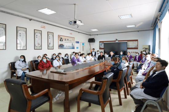 泛亚电竞下载哈尔滨市第四医院举办结核病防治知识巡讲月活动