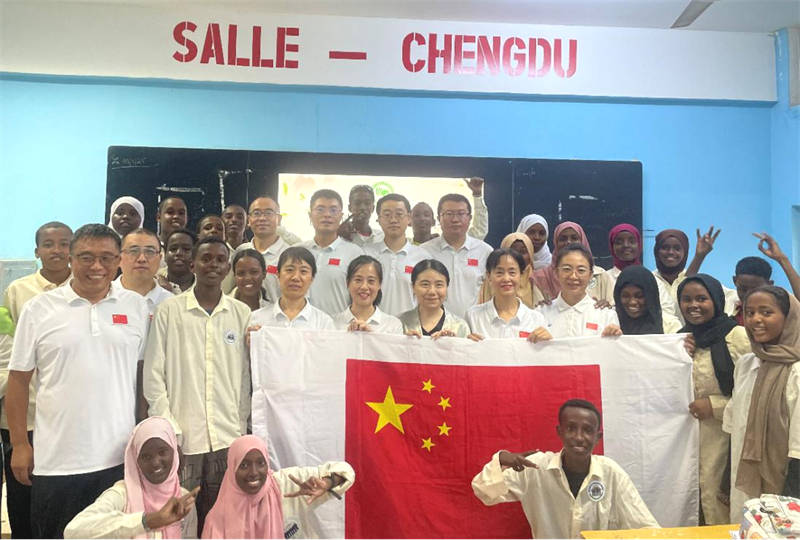 万里泛亚电竞登录援吉路医者仁心长(图7)