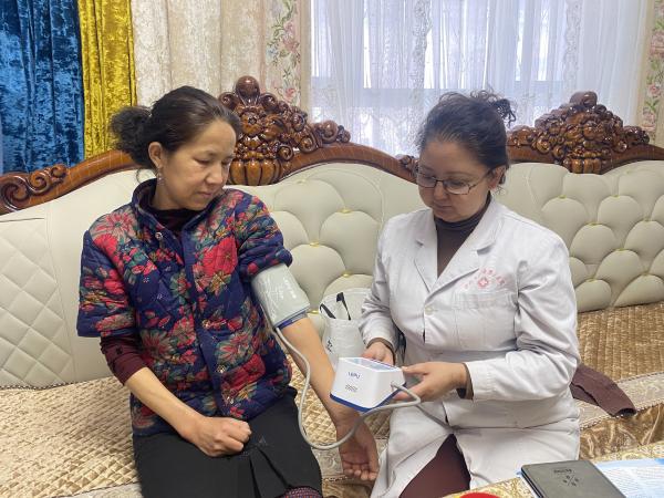 爱心义诊送健康 泛亚电竞平台“医”心为民暖人心(图2)